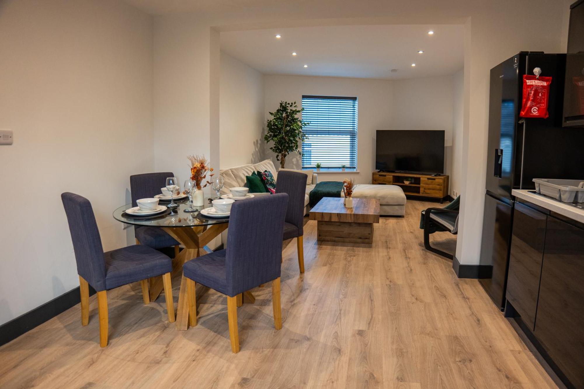 High End Apartment - Perfect For Contractors & Builders - Free Parking イクストン エクステリア 写真
