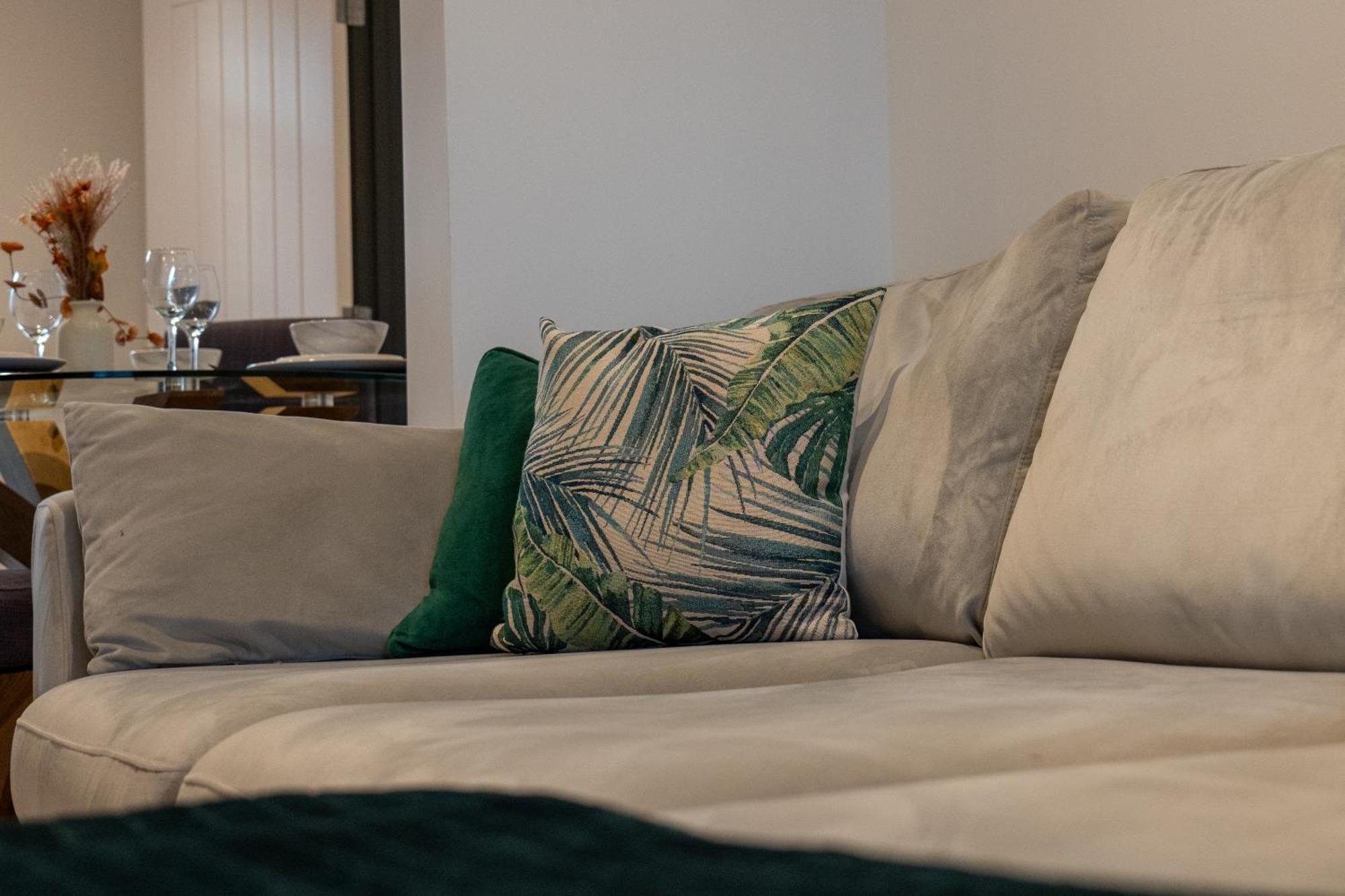High End Apartment - Perfect For Contractors & Builders - Free Parking イクストン エクステリア 写真