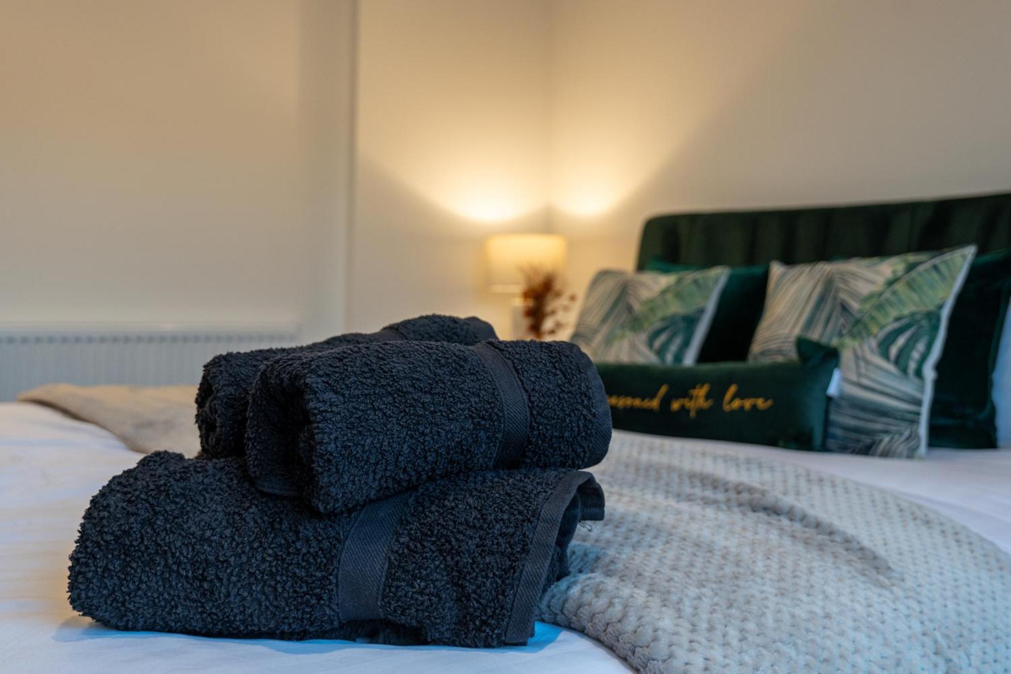 High End Apartment - Perfect For Contractors & Builders - Free Parking イクストン エクステリア 写真