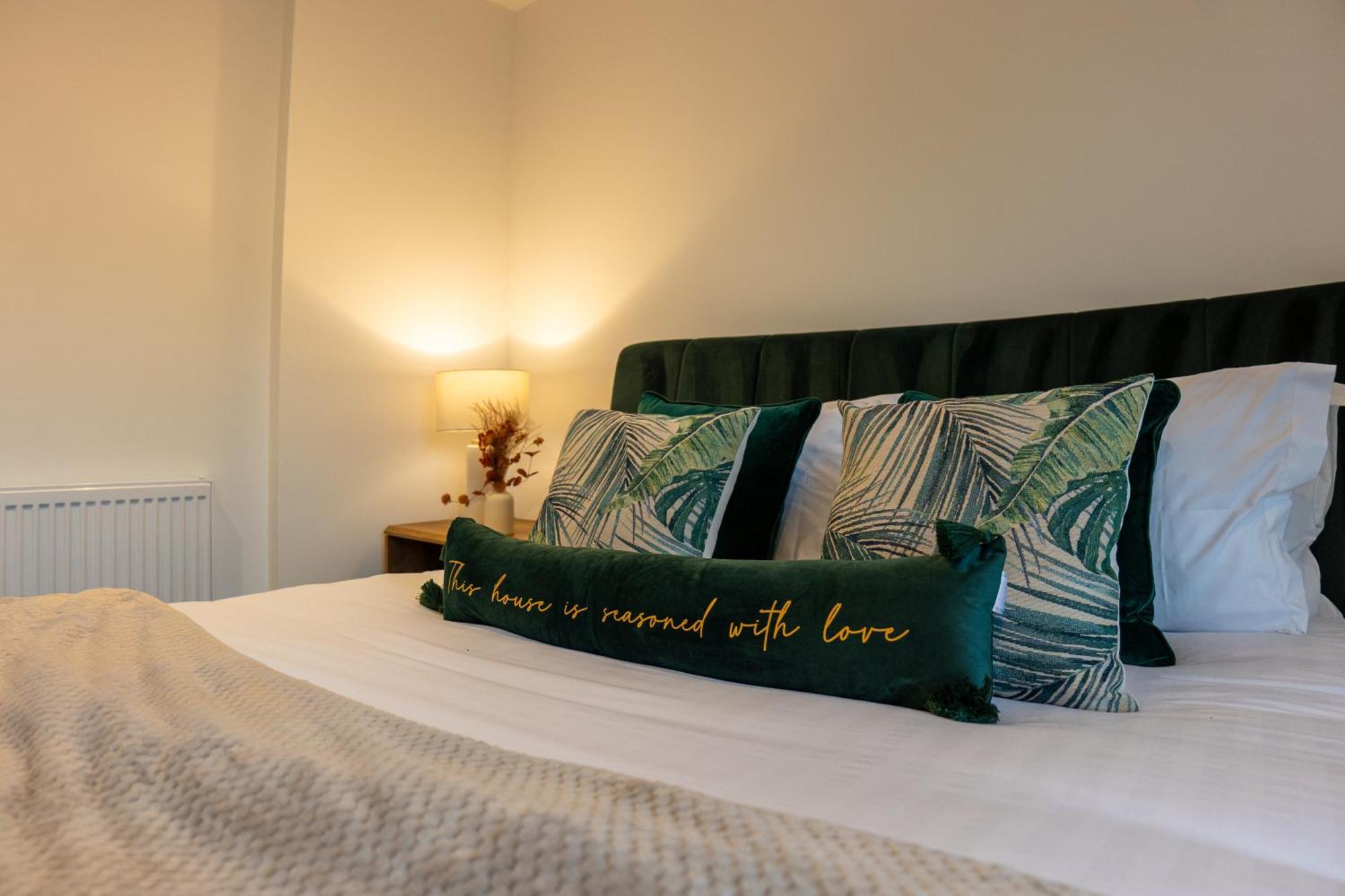 High End Apartment - Perfect For Contractors & Builders - Free Parking イクストン エクステリア 写真