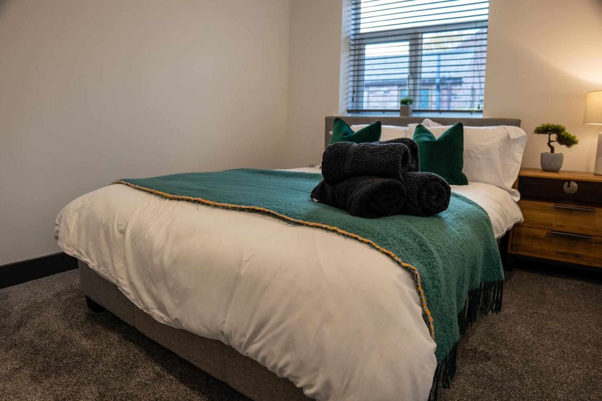 High End Apartment - Perfect For Contractors & Builders - Free Parking イクストン エクステリア 写真