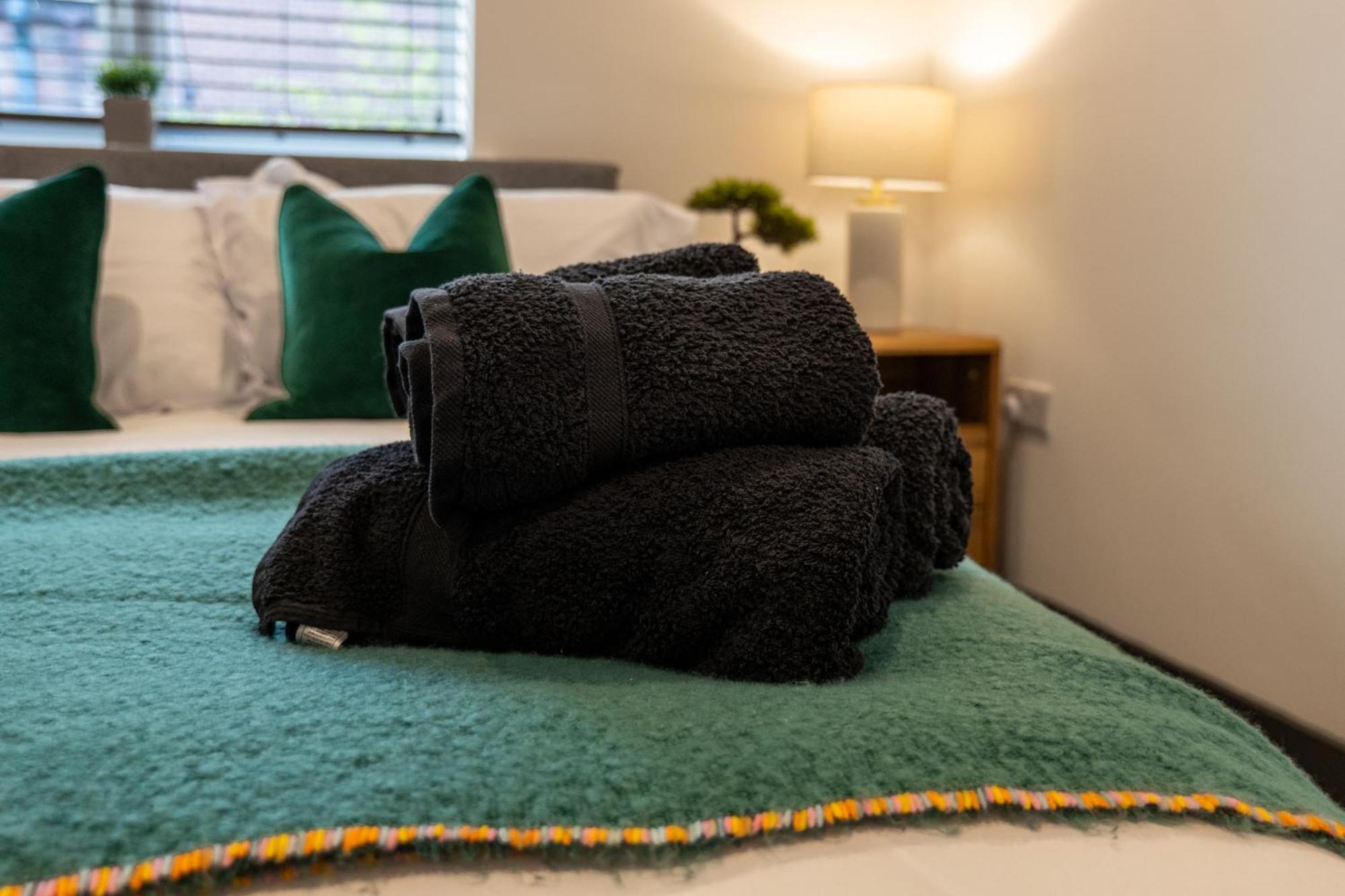 High End Apartment - Perfect For Contractors & Builders - Free Parking イクストン エクステリア 写真
