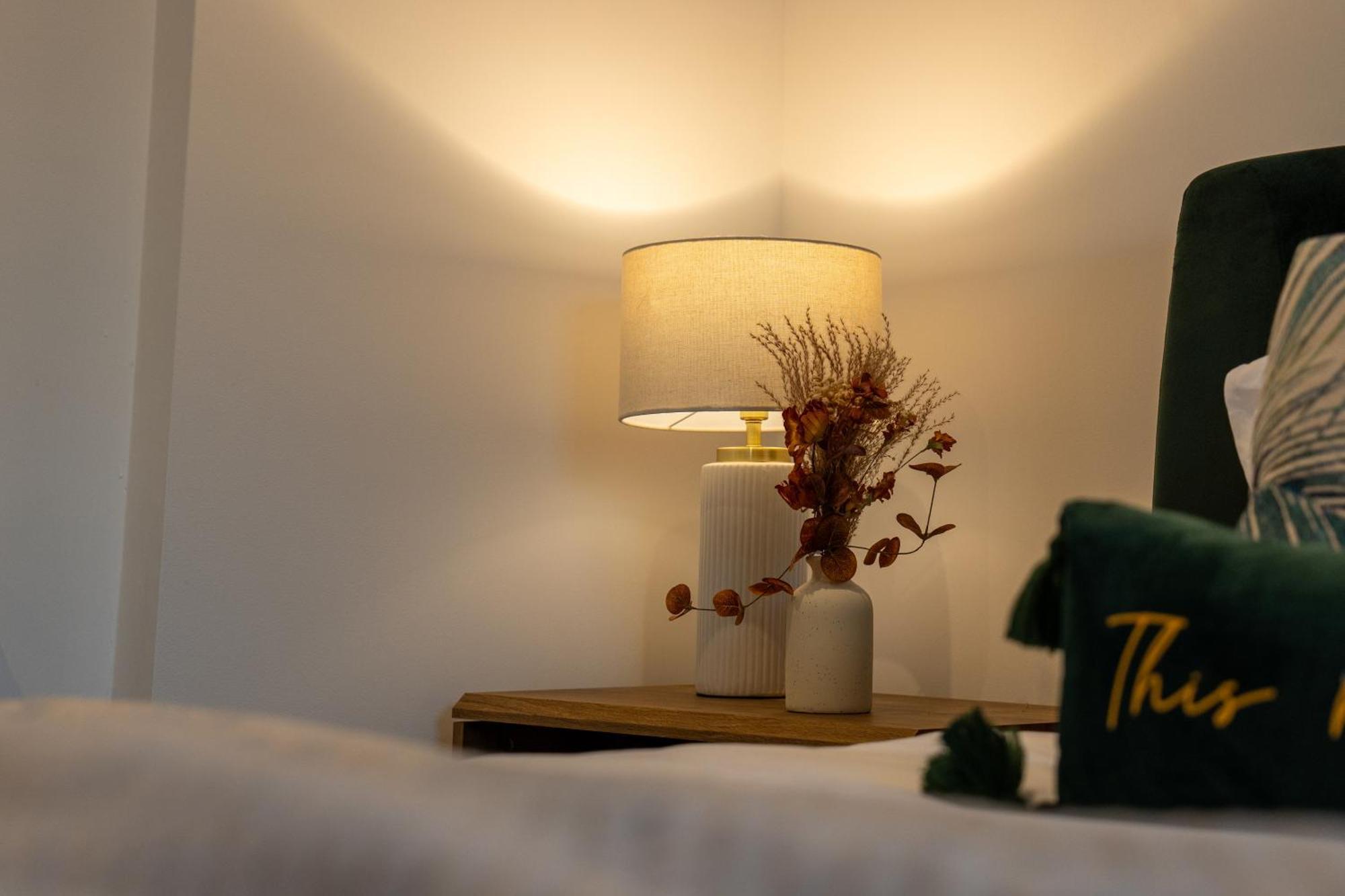 High End Apartment - Perfect For Contractors & Builders - Free Parking イクストン エクステリア 写真