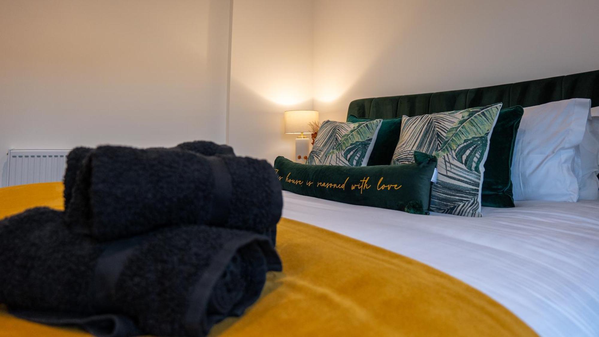 High End Apartment - Perfect For Contractors & Builders - Free Parking イクストン エクステリア 写真